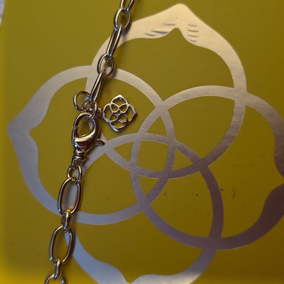 Kendra Scott Belle Bow Chunky Necklace - Picture 4 of 7